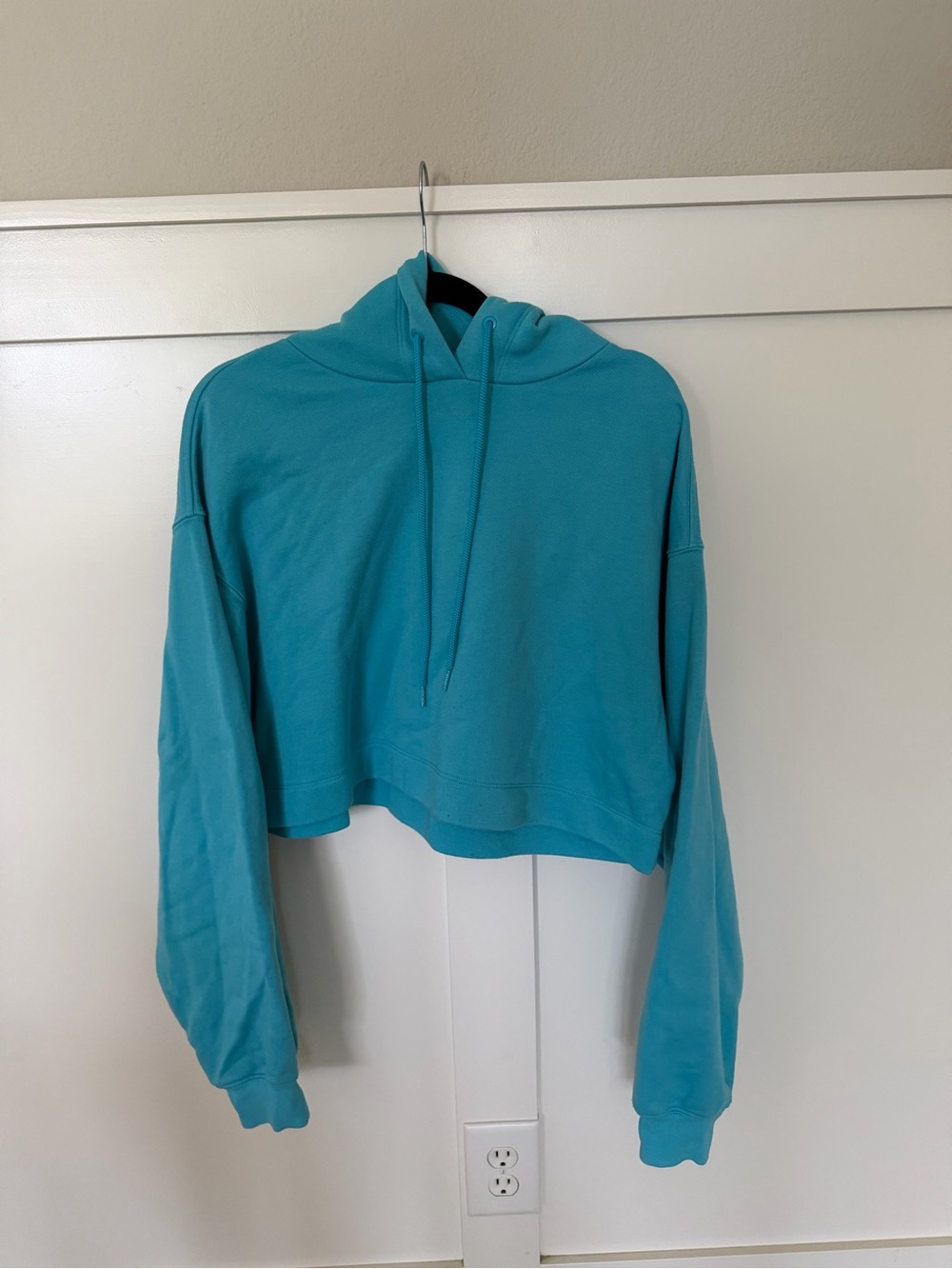 ALO Yoga Cropped Hoodie in Teal Blue